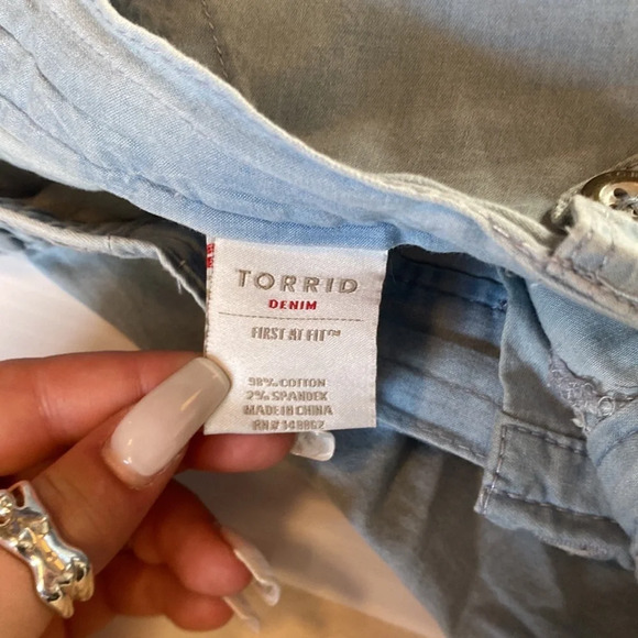 Torrid Denim First At Fit Chambray Shorts 18 A14 - Picture 4 of 4